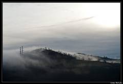 Les pylônes dans la brume